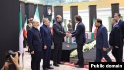 Վրաստանի վարչապետ Իրակլի Կոբախիձեն մասնակցում է Իրանի նախագահ Էբրահիմ Ռայիսիի, արտգործնախարար Հոսեյն Ամիր Աբդոլահիանի և մյուս զոհված պաշտոնյաների հուղարկավորությանը, Թեհրան, 22-ը մայիսի, 2024թ.
