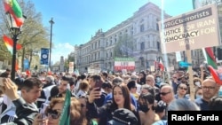 تظاهرات اعتراضی مخالفان جمهوری اسلامی در لندن در روز نهم اردیبهشت؛ عکس از خبرنگار اعزامی رادیو فردا