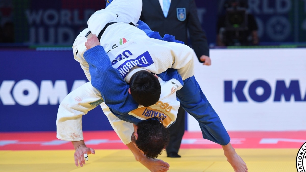 Кількох глядачів вивели з Чемпіонату світу з дзюдо за георгіївську стрічку – AFP Кількох глядачів вивели з Чемпіонату світу з дзюдо за георгіївську стрічку – AFP