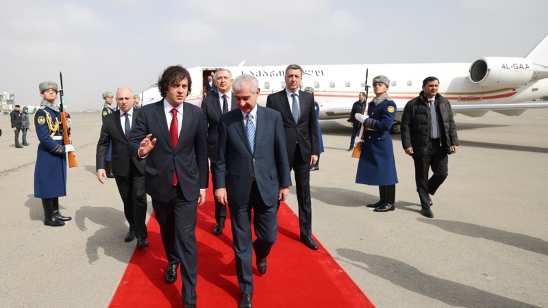 Ираклий Кобахидзе прибыл с официальным визитом в Азербайджан