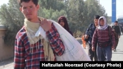 Taliban officials in Nimroz say that about 2,500 Afghan migrants return to the province from Iran every day.