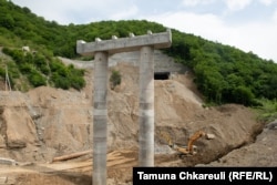 Chinese and Georgian construction crews build the new stretch of highway through the Rikoti Pass.