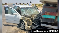 2023-nji ýylyň maýynda Aşgabadyň eteginde bolan ulag heläkçiligi. (Illýustrasiýa suraty)