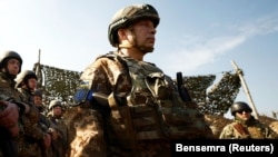 Началникът на украинските сухопътни войски генерал-полковник Александър Сирски се зарече, че няма да предаде Бахмут.