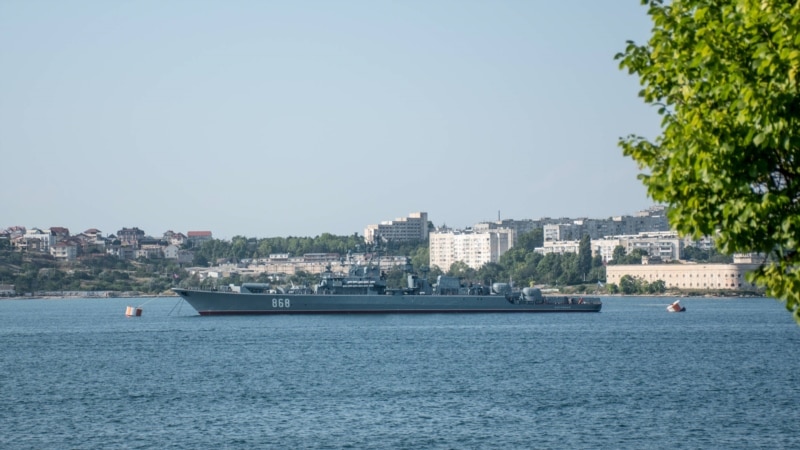 Бегство: финальный эпизод. Черноморский флот России вывел из Севастополя последний значимый корабль