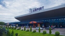 La 1 aprilie, ofițerii Centrului Național Anticorupție și procurorii au anunțat că cercetează mai mulți inspectori vamali ai Postului Vamal de la Aeroportul Internațional Chișinău