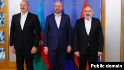 Charles Michel, predsjednik Vijeća EU(u sredini) premijer Jermenije Nikol Pashinian(desno) i predsjednik Azerbejdžana Ilham Aliyev(lijevo) sastali su se u Briselu, 15. jula 2023.