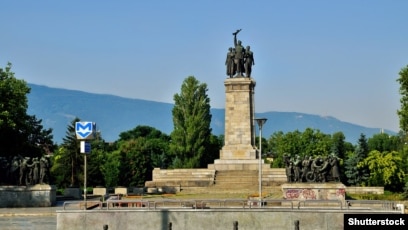 Sofia&rsquo;s City Council Approves Plan To Move Contentious Soviet Red 