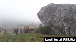 Disa alpinistë në rrugën Valbonë - Theth. Fotografi ilustruese nga arkivi.