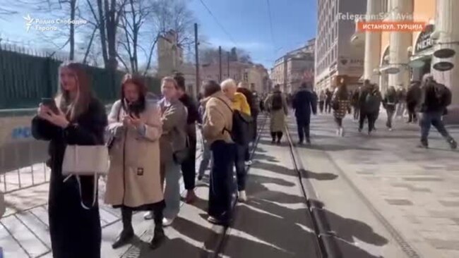 Гласачи надвор од Русија во редици на протестите „Пладне против Путин“