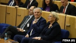 Lidija Bradara i Refik Lendo (u sredini) na sjednici Zastupničkog doma 15. marta 2023.