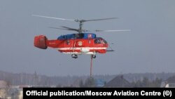 Rusiya FHX-yə aid Ka-32 RA-31112 helikopteri Ostafyevo üzərində təlim zamanı (Arxiv fotosu)