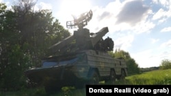 Український ЗРК «Оса» готується до бойової роботи на Донбасі