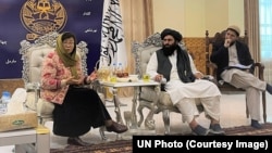 روزا اُتونبایوا، فرستاده ویژه سازمان ملل در امور افغانستان، در یک دیدار قبلی با طالبان