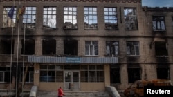 Зруйнована російським обстрілом школа в Авдіївці, листопад 2022 року