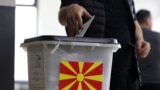 Fotografi nga rundi i parë i zgjedhjeve presidenciale që u mbajtën më 24 prill në Maqedoninë e Veriut.