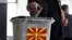 Fotografi nga rundi i parë i zgjedhjeve presidenciale që u mbajtën më 24 prill në Maqedoninë e Veriut.