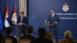Ndihmëssekretari amerikan i Shtetit për Evropën dhe Euroazinë, James O'Brien, dhe presidenti i Serbisë, Aleksandar Vuçiq, gjatë konferencës për media në Beograd më 20 prill 2024. 