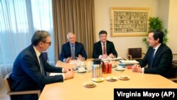 Српскиот претседател Александар Вучиќ и косовскиот премиер Албин Курти, се сретнаа со шефот за надворешна политика на Европската унија, Жозеп Борел и специјалниот пратеник Мирослав Лајчак, во Брисел, 27 февруари 2023 година.
