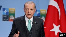 Președintele Turciei, Recep Tayyip Erdoğan, a declarat duminică seara că ar putea discuta în luna septembrie cu președintele Rusiei, Vladimir Putin, despre un acord privind reluarea transportului de cereale pe Marea Neagră.