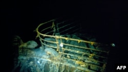 Titanik se nalazi 3.800 m (12.500 stopa) na dnu Atlantika