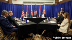 ԱՄՆ - Ադրբեջանի արտգործնախարար Ջեյհուն Բայրամովի, ԱՄՆ պետքարտուղար Էնթոնի Բլինքենի և Հայաստանի արտգործնախարար Արարատ Միրզոյանի եռակողմ հանդիպումը Վաշինգտոնում, 10-ը հուլիսի, 2024թ․