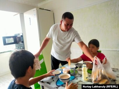 Мен әйеліме қарап отырдым Мен әйеліме қарап отырдым