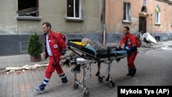 За даними міського голови Андрія Садового, 13 людей перебувають у лікарнях
