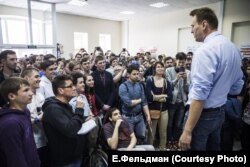Навальный во время президентского турне