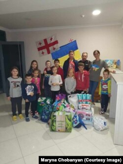 Чобанян привезла речі, засобі гігієни, книги та іграшки для українських мігрантів