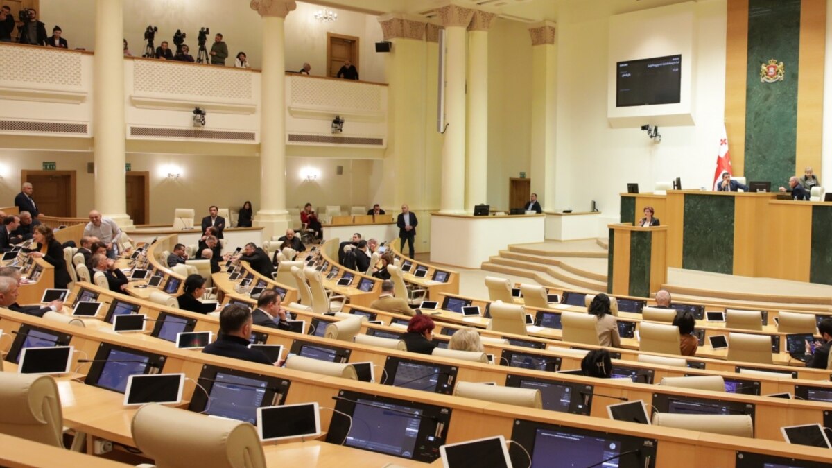 Покинувшие партию депутаты парламента Грузии смогут создать новую