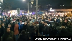 Protest u Nišu pod sloganom "Niš nikada nije ćutao" zbog navoda o izbornoj krađi u Srbiji, 22. decembar 2023. 