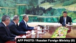 Глава МИД России Сергей Лавров на встрече с лидером Китая Си Цзиньпином в Пекине, 9 апреля 2024 года.