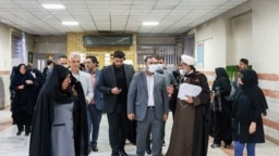 شماری مقامات قضایی جمهوری اسلامی در حین بازدید از بند زنان زندان اوین
​