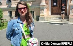 Liana Şuteu lucrează de trei ani în învăţământ şi spune că veniturile unui profesor debutant sunt (aproape) insuficiente traiului într-un oraş precum Clujul.