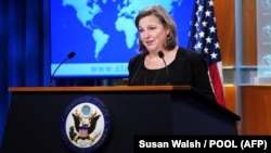 Statele Unite consideră că peninsula Crimeea ar trebui cel puțin demilitarizată, spune subsecretarul de stat american pentru afaceri politice, Victoria Nuland.