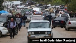 Переселенці з Нагірного Карабаху прибувають у прикордонне село Корнідзор, Вірменія, 26 вересня 2023 року