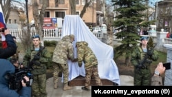 Открытие мемориала в Евпатории в честь военнослужащих, убитых на войне против Украины. Крым, 22 февраля 2024 года
