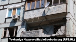 Пошкоджені обстрілами багатоповерхівки Степногірська, серпень 2023 року