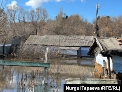 Тобыл өзені жағалауы маңындағы үйлер суда қалған. Қостанай қаласы, 10 сәуір, 2024 жыл.