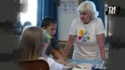 Арт-терапія і навчання: в Угорщині створили освітній заклад для українських дітей, що потребують спецнавчання (відео)