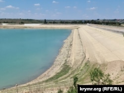 Уход зеркала воды от плотины Белогорского водохранилища, 10 июня 2024 года