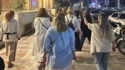 حدود ۹ ماه پس از جان باختن مهسا امینی در بازداشت گشت ارشاد، نافرمانی مدنی زنان ایران از حجاب اجباری و پوشش تحمیلی حکومت ادامه دارد