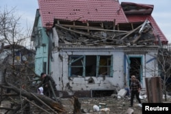 Уничтоженный обстрелом жилой дом в Камянском Днепропетровской области Украины, 29 марта 2024 года