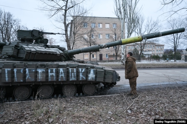 Tanku ukrainas T-64 i kapur nga ushtria ruse gjatë kapjes së Avdiivka, 17 shkurt 2024