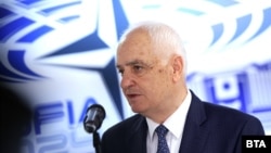  Министърът на защитата Атанас Запрянов 