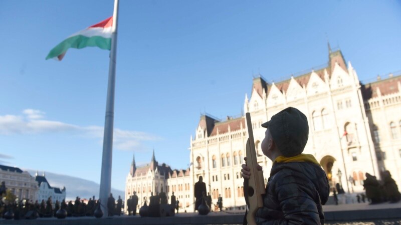 Újra hosszabbítaná a kormány a háborús veszélyhelyzetet, a választások alatt is érvényben lenne