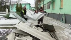 Szemét helyett rakétatörmeléket takarítanak az utcaseprők Ukrajnában 