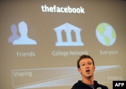 Марк Цукерберг "Фейсбук" тууралуу маалымат жыйын өткөрүп жатат. 26-май, 2010-жыл.