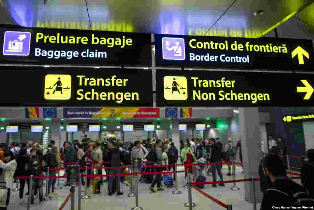 31 martie 2024 este data de la care românii călătoresc liber în spațiul aerian și maritim al Schengen. Măsura a intrat în vigoarea de la miezul nopții. Vedeți imagini surprinse pe aeroportul Henri Coandă, de lângă Capitală.&nbsp;